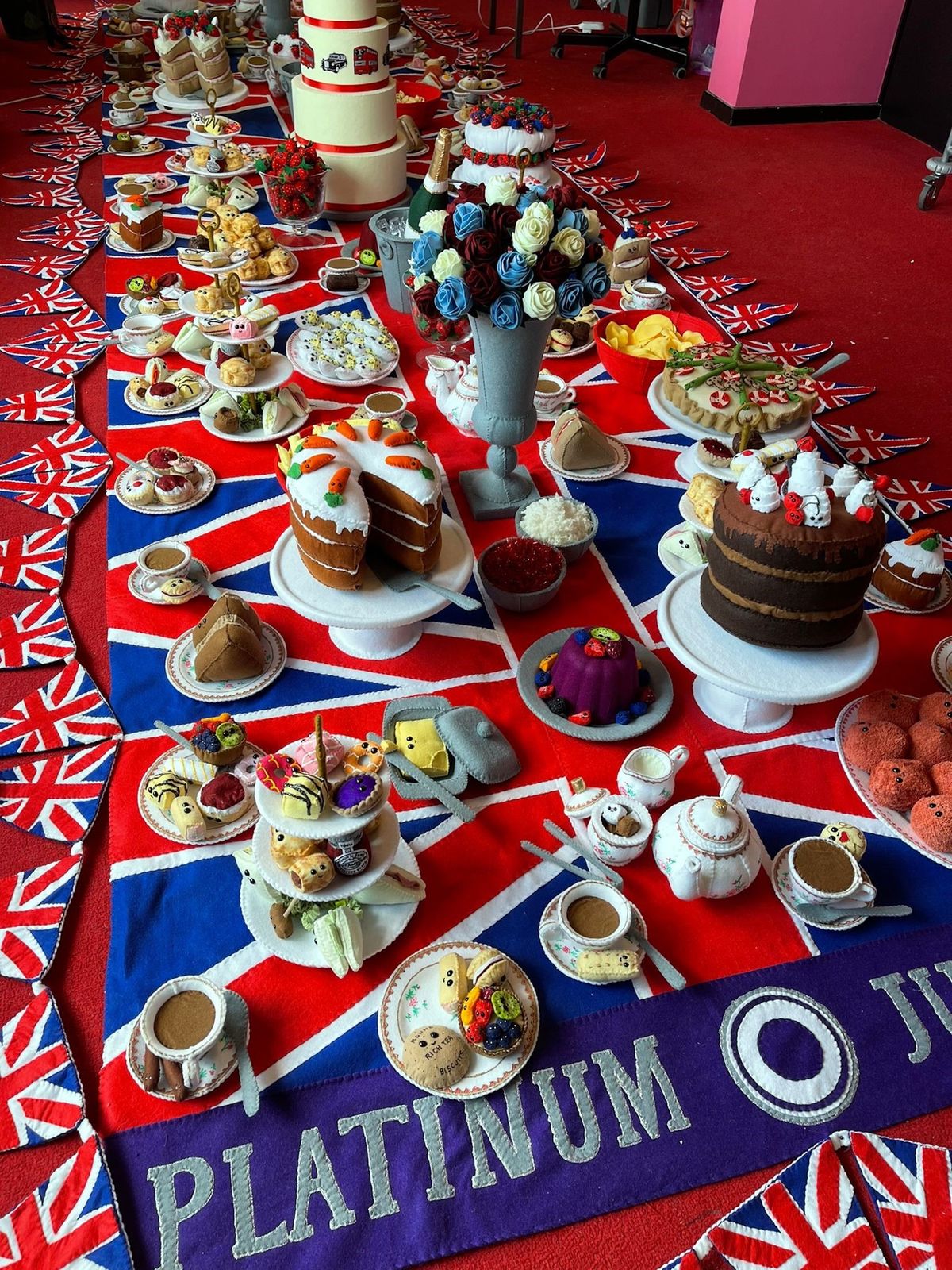 Lucy Sparrow, The Queen’s Platinum Jubilee Lunch, 2022 Courtesy the artist