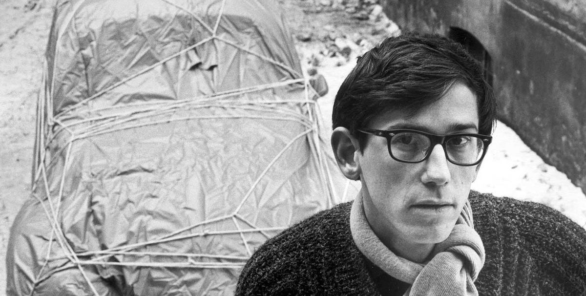 Christo with one of his earliest wrapped works, Wrapped Car (Volkswagen), which he produced in 1963. Photo: Charles Wilp; © 1963 Christo Christo with one of his earliest wrapped works, Wrapped Car (Volkswagen), which he produced in 1963. Photo: Charles Wilp; © 1963 Christo