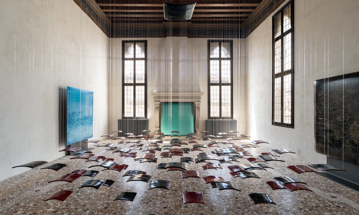 Melding Chinese lacquer with European abstraction