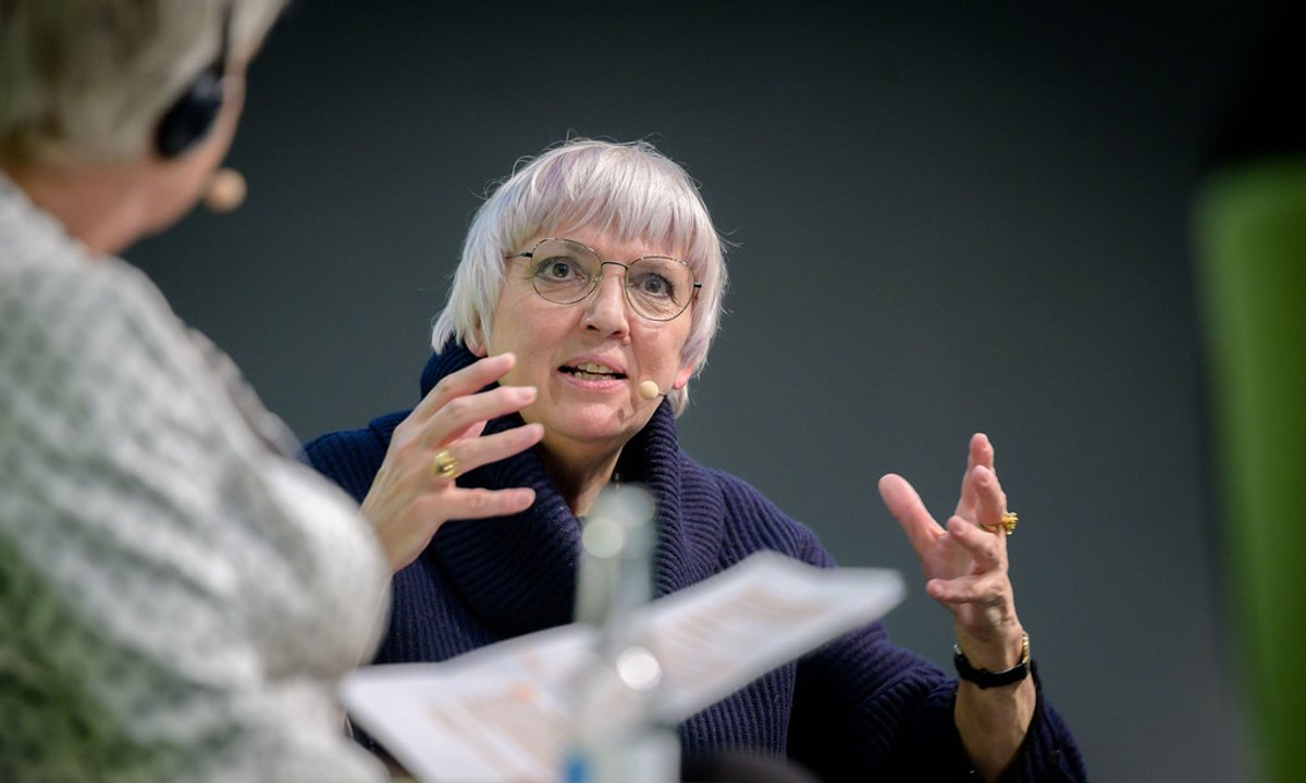 German tradition minister guarantees new powers for Nazi-looted artwork panel German tradition minister guarantees new powers for Nazi-looted artwork panel