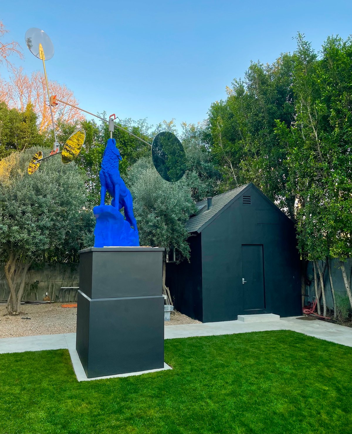 Nathan Mabry’s Space Case Study (2022) at Danny First’s The Cabin gallery, Hancock Park Courtesy The Cabin