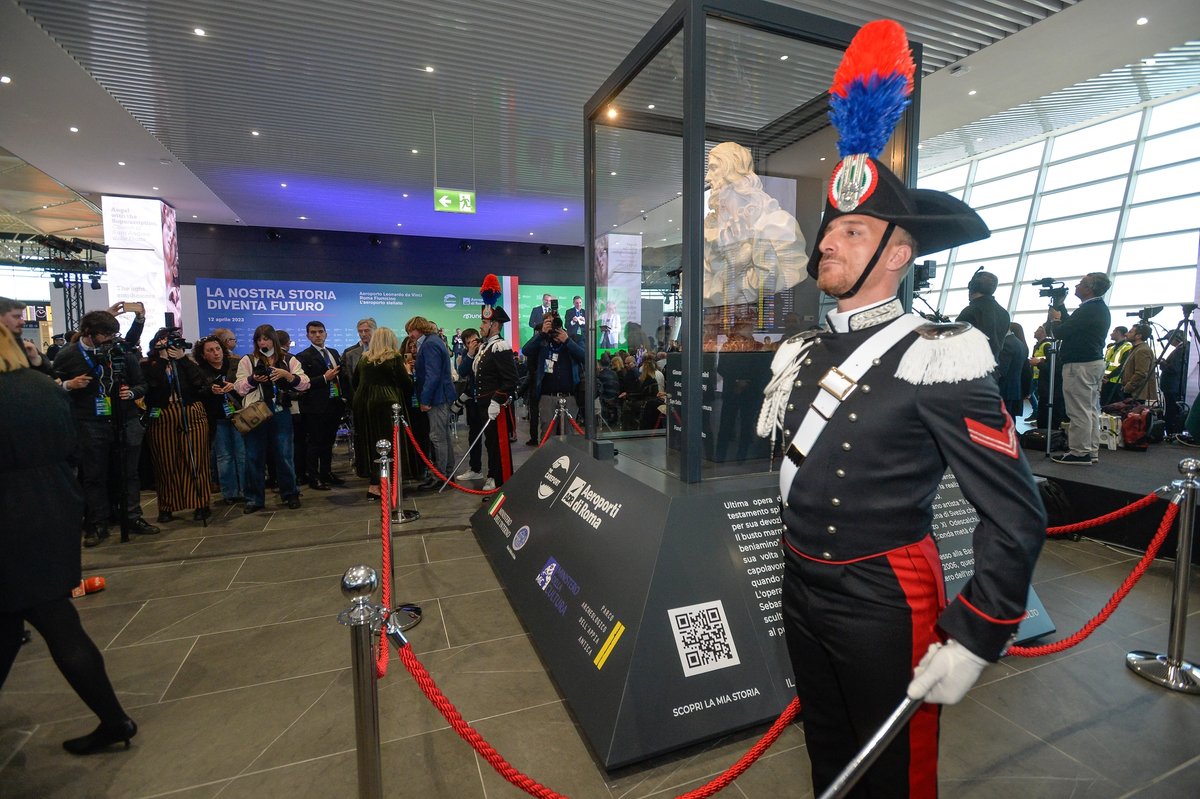 Bernini's Salvator Mundi looks over passengers at Rome's Fiumicino Airport
courtesy AEROPORTI DI ROMA