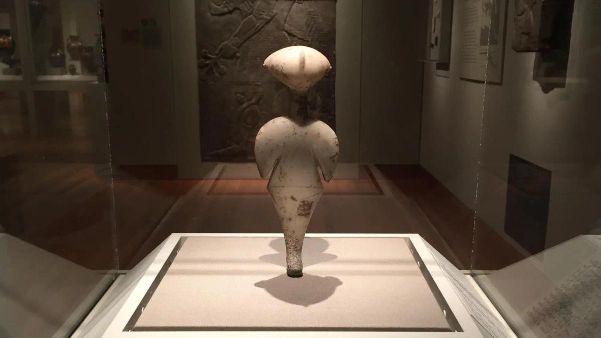 The Stargazer figurine It's Art Law