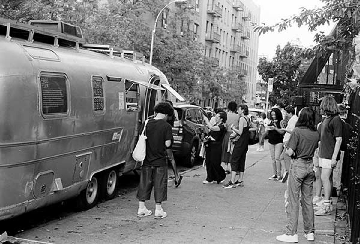 Worthless Studios encourages residents of the South Bronx to take photos of their area with old-school film cameras
Carlos de la Sancha