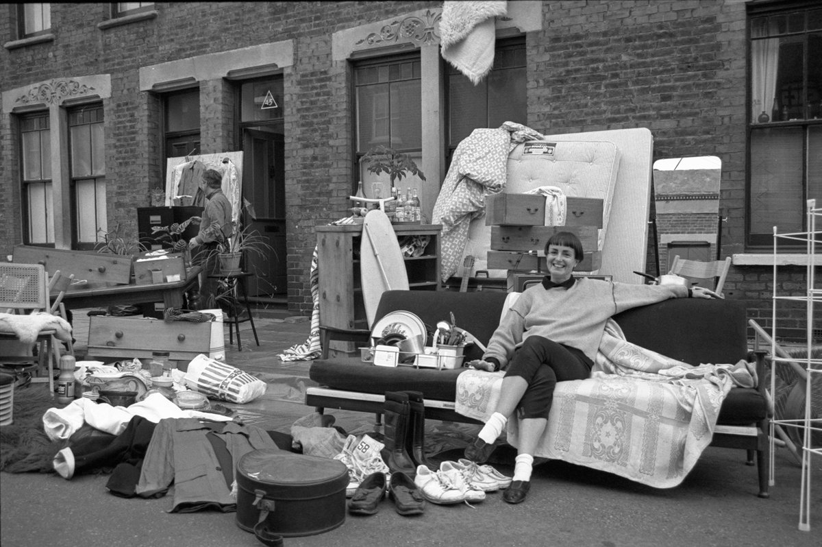 Helen Chadwick outside her Hackney, East London home in 1987 Photo: Edward Woodman; © The Estate of Helen Chadwick