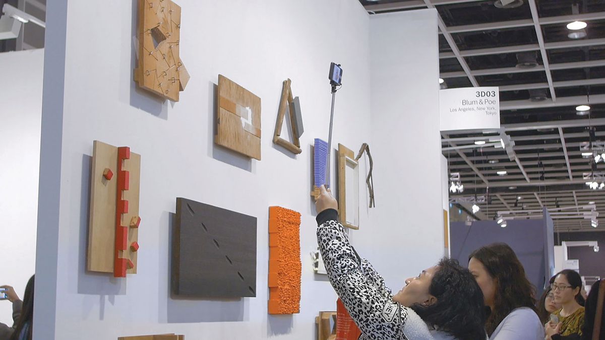 Leave the Bus Through the Broken Window explores the world of art fairs Photo: © Robby Klein