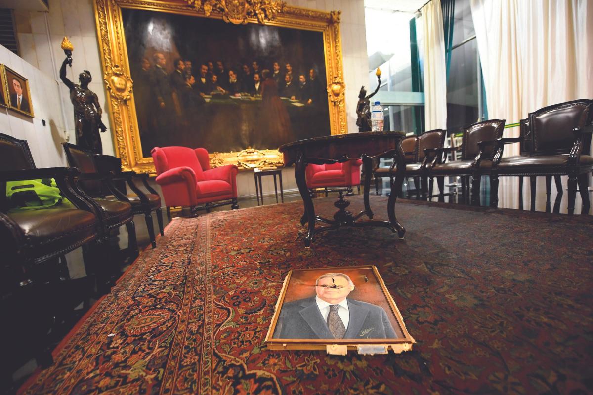 Paintings in the gallery of official portraits of former presidents were vandalised, as well as contemporary art, Modernist furniture and a 17th-century pendulum clock that was a gift of the French Court Photo: Jefferson Rudy/Agência Senado


