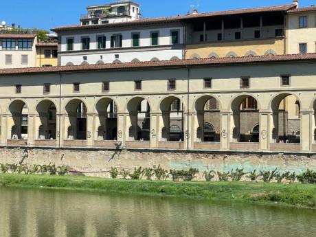  Two German tourists arrested for allegedly defacing Vasari Corridor in Florence  
