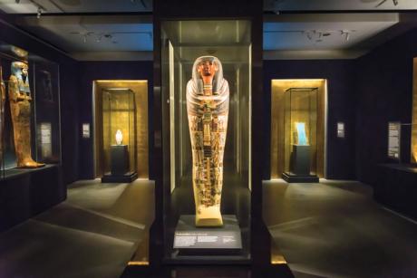  Showing respect in the house of the dead: Australian museum removes mummified human remains 