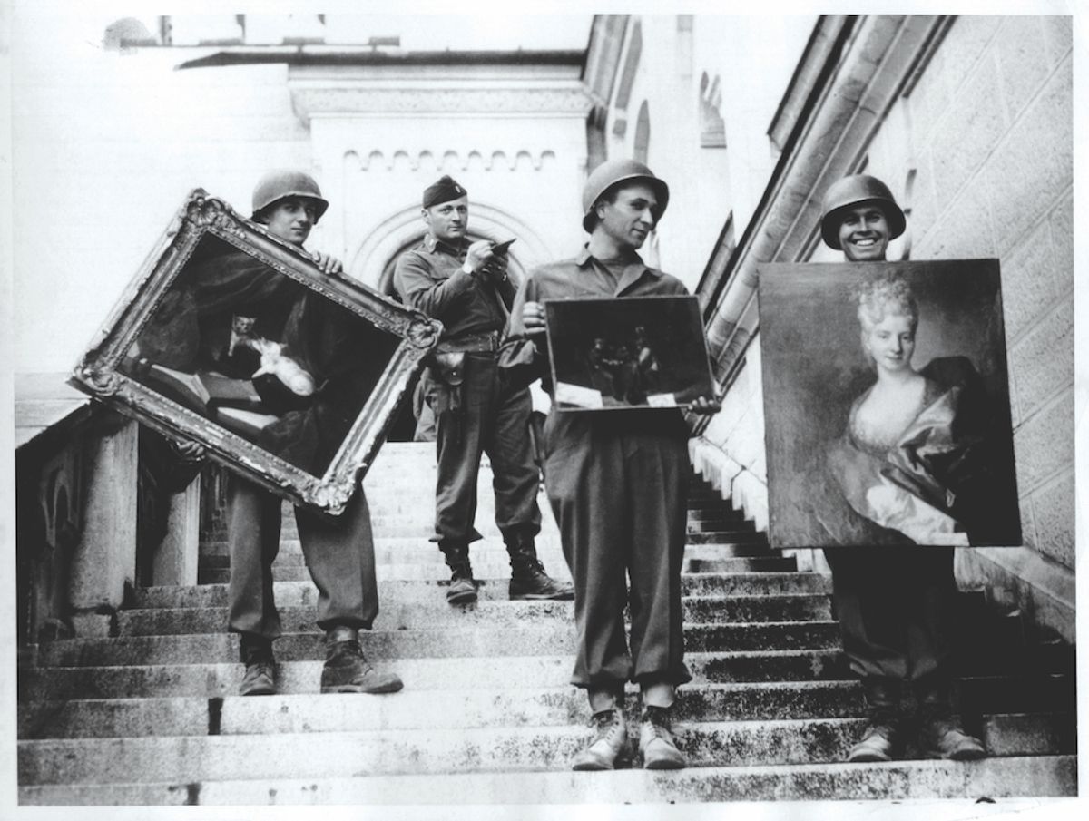US soldiers remove works seized by the Nazis and stored at Neuschwanstein Castle in Germany NARA/Public Domain