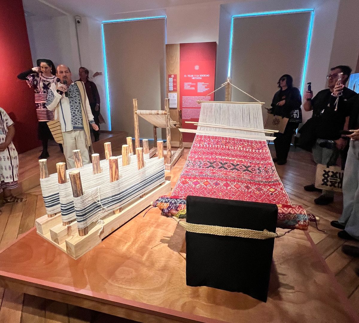 A backstrap loom and foot loom at the Museo Textil de los Pueblos Indígenas y Afromexicanos Photo © Constanza Ontiveros Valdés