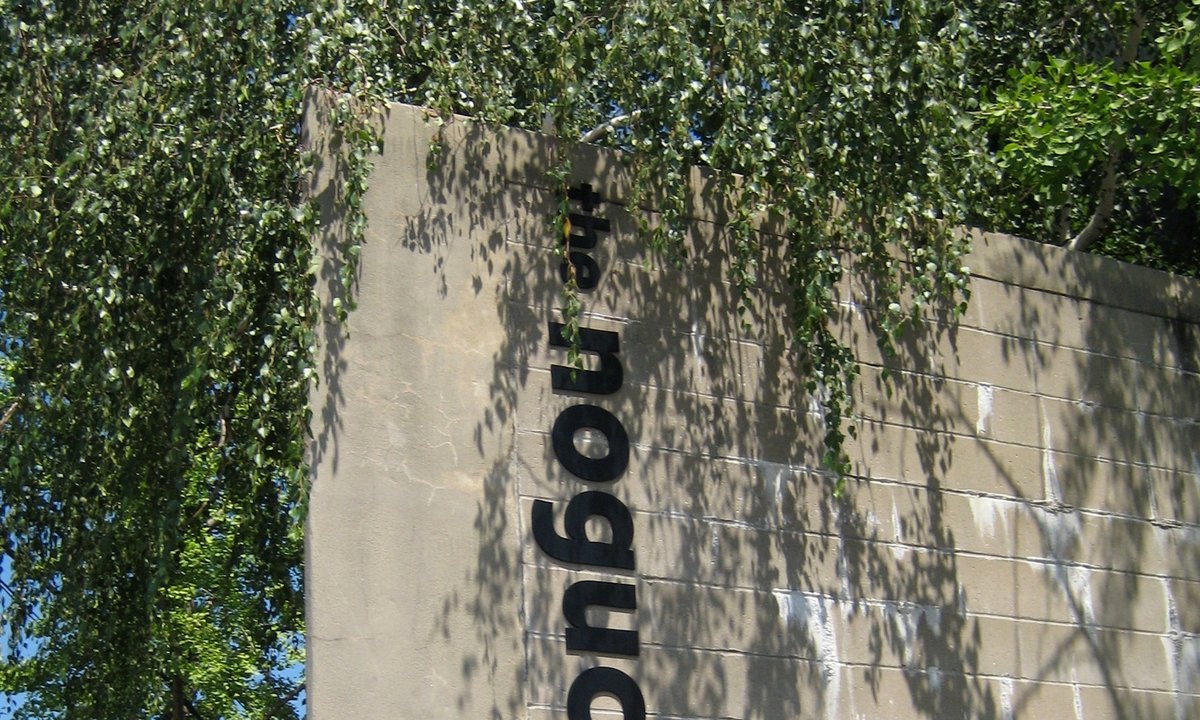 Workers at the Noguchi Museum walk off the job to protest new dress code banning keffiyehs Workers at the Noguchi Museum walk off the job to protest new dress code banning keffiyehs