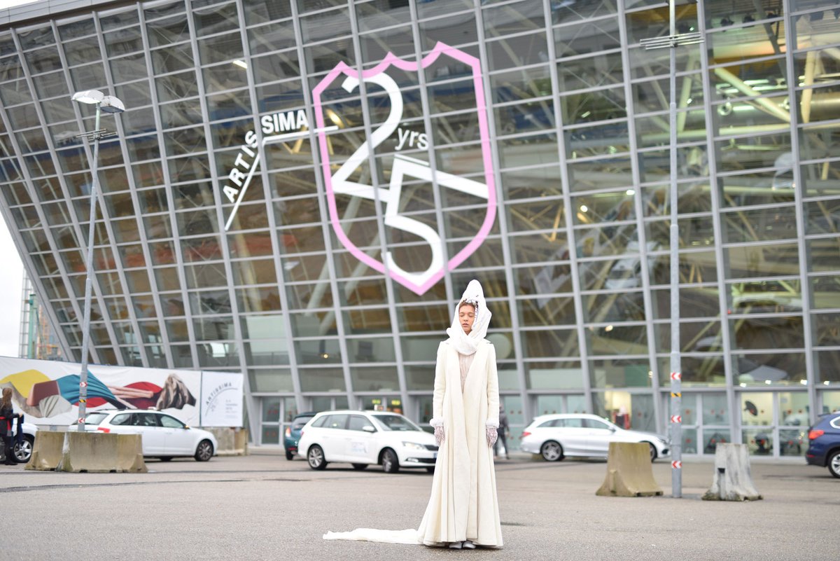 Thomas de Falco's performance at the opening of Artissima art fair in Turin Photo: Fabiola Skraqi