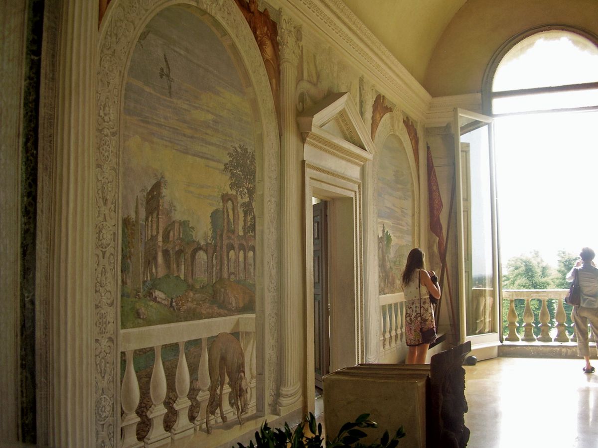Veronese’s frescoed balustrade in the Sala a Crociera at the Villa Barbaro echoes the real balustrade that Palladio designed for the villa 