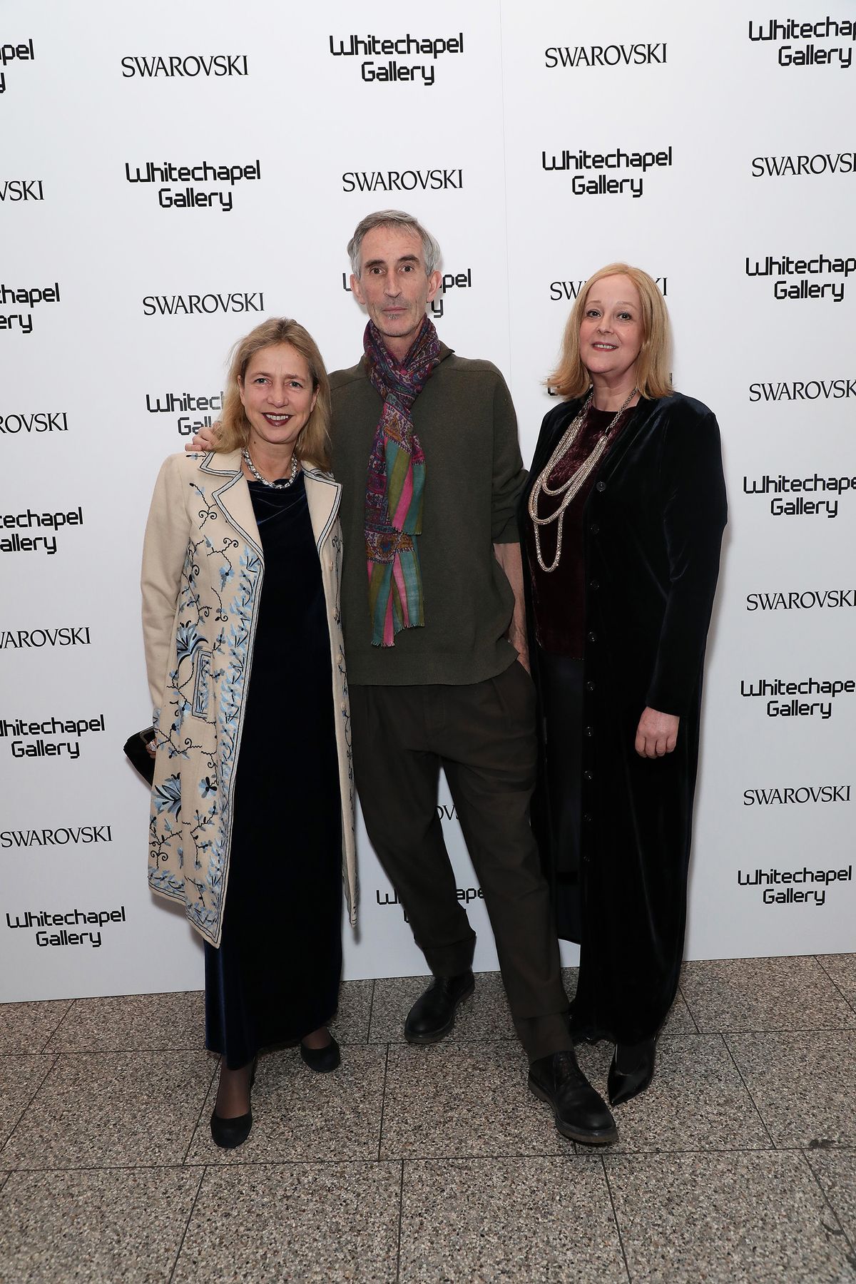 Iwona Blazwick, Francis Alys and Saskia Sissons at the annual Whitechapel Gallery Art Icons gala Photo by David M. Benett/Dave Benett/Getty Images for Whitechapel Gallery)