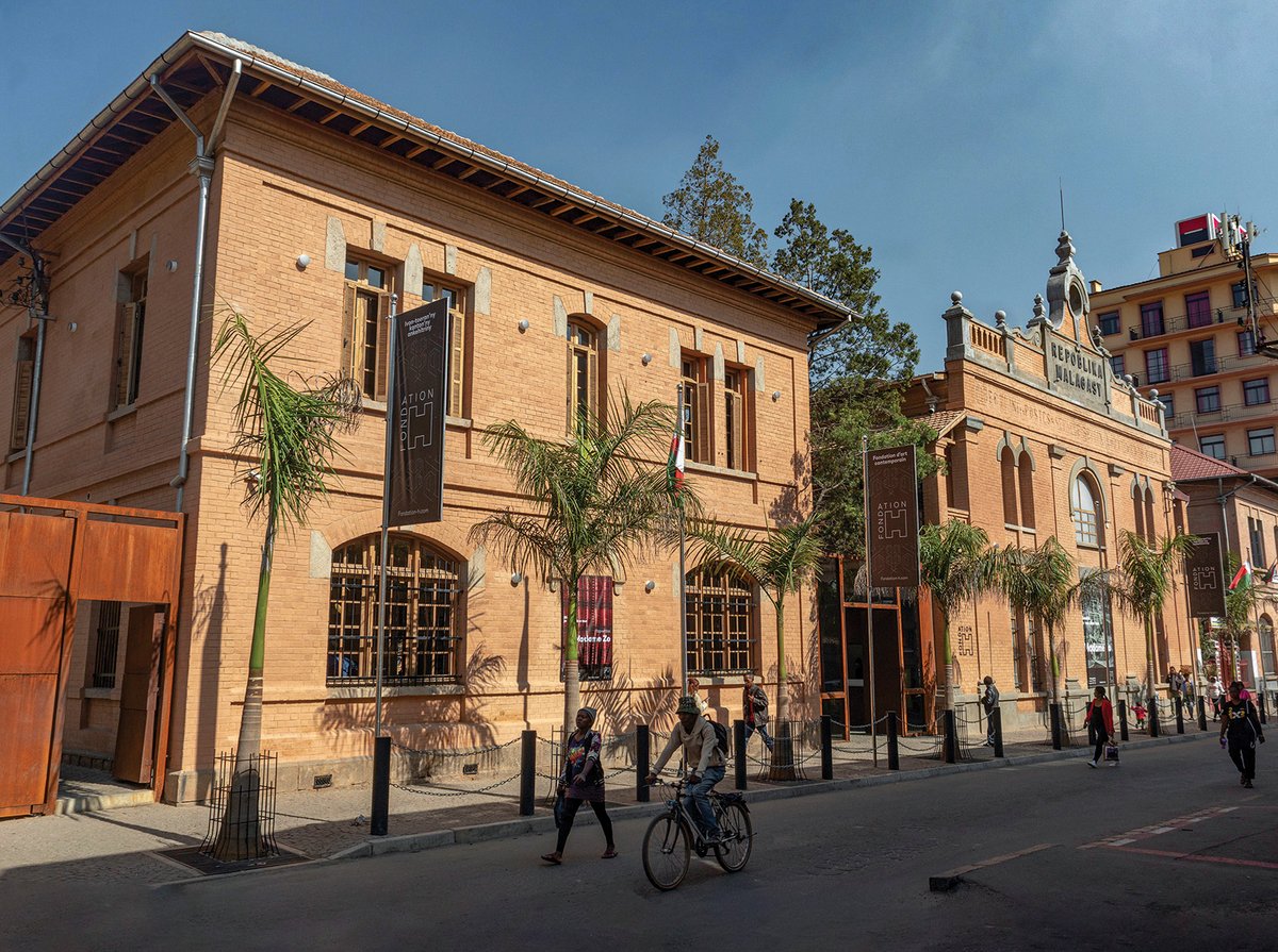 Fondation H, housed in a colonial-era building restored by Architecture Otmar Dodel and offering free entry, welcomed more than 110,000 visitors during its first ten months; its current show features 22 artists from Madagascar, Africa and the African diaspora © Fondation H