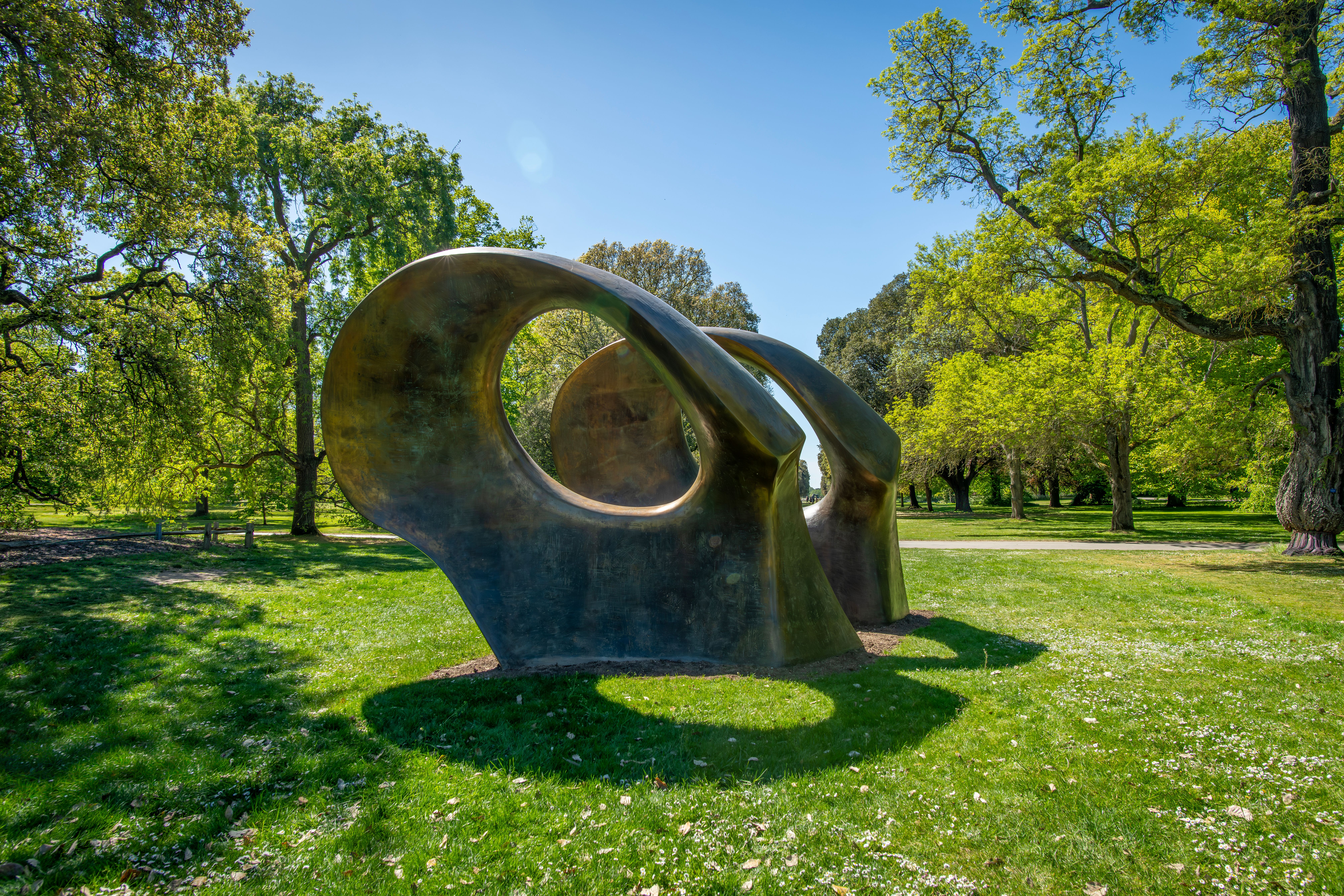 Henry Moore's Double Oval (1966) Photo: Ines Stuart-Davidson