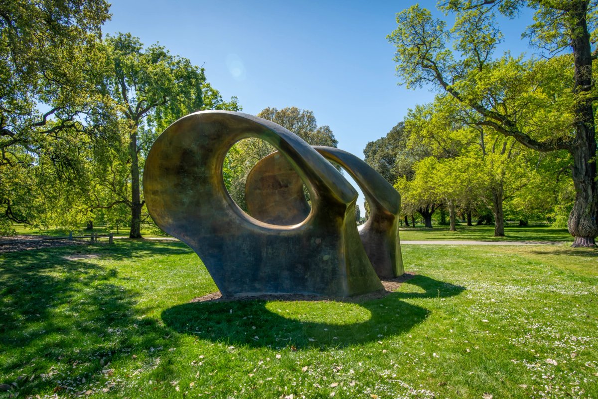 Henry Moore's Double Oval (1966) Photo: Ines Stuart-Davidson