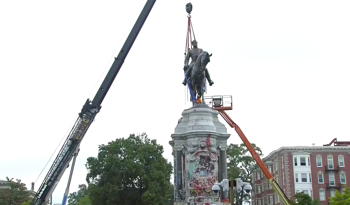 Still from a livestream of the removal of the statue of Robert E. Lee on Monument Avenue in Richmond, Virginia, on 8 September