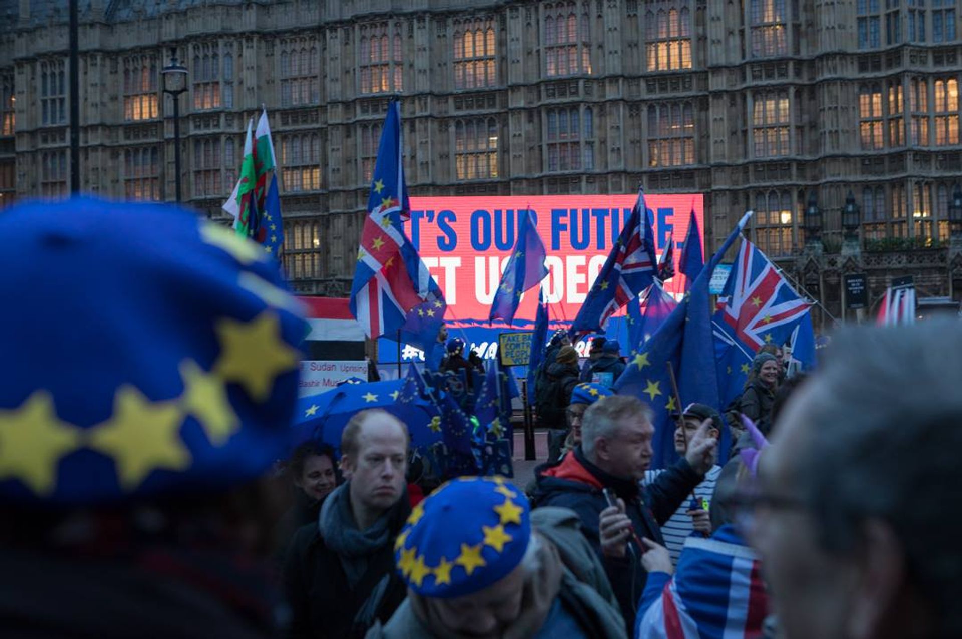 Protestors gathered both in support and against Brexit outside the House of Parliament in London last night (15 January) Photo: © www.david-owens.co.uk