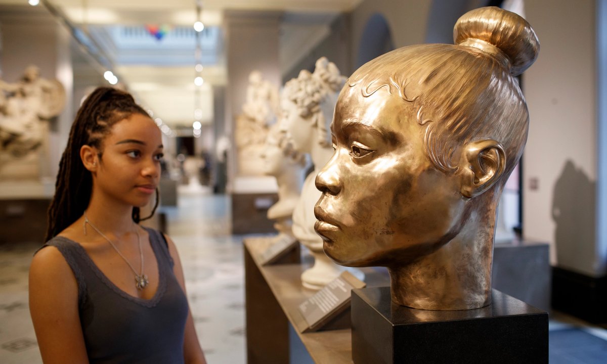 London’s V&A opens new Thomas J Value exhibition London’s V&A opens new Thomas J Value exhibition