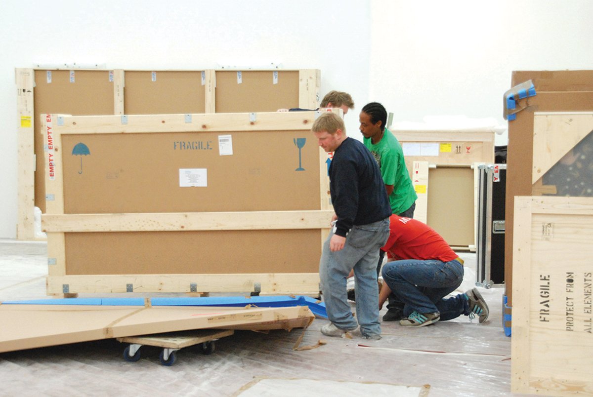 Professional gallery organisations do not always protect art handlers