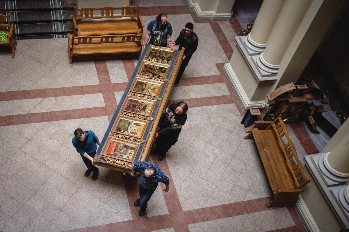 A piece of the Bohorodchany iconostasis (1698-1705) is moved to safety at the Andrey Sheptytsky National Museum in Lviv Bernat Armangue; © 2022 The Associated Press