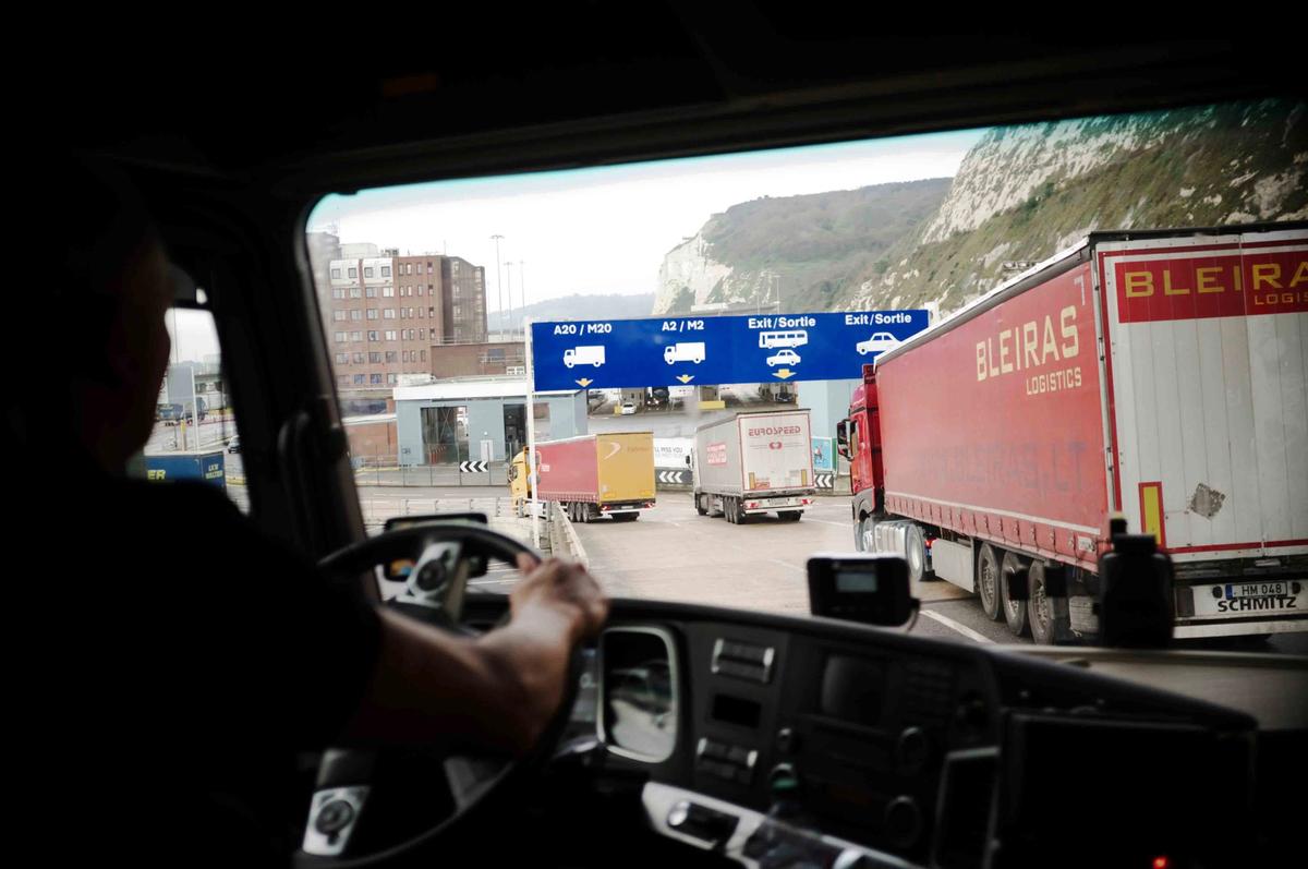 A lorry leaves Dover port after finally disembarking from the ferry from Calais to the UK © Phil Wills / Alamy Stock Photo