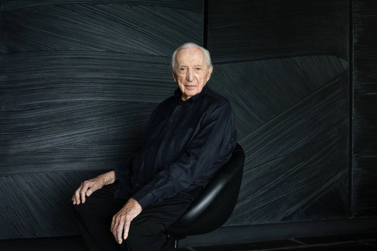 Pierre Soulages in 2019 © 2022 Artists Rights Society (ARS), New York / ADAGP, Paris. Photo: Sandra Mehl for The New York Times