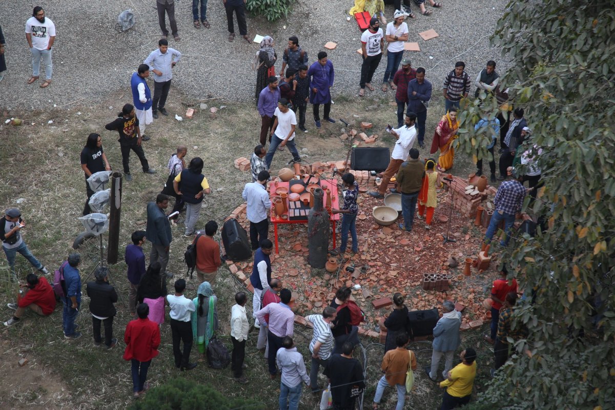 Performance at fifth Dhaka Art Summit by Jatiwangi and Akaliko Courtesy of Samdani Art Foundation / DAS