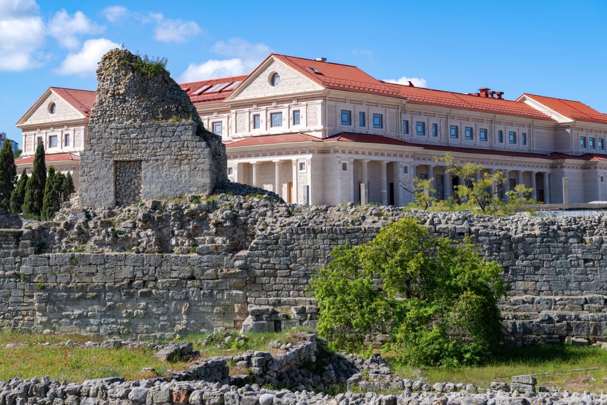 Ruins of the ancient city of Tauric Chersonese in Crimea, with one of the new museum buildings in the background
Photo: Viktor Karasev / Alamy Stock Photo