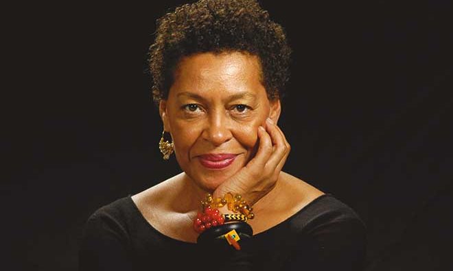 Carrie Mae Weems: the photographer recreating and reframing famous historical moments - Vimarsana News
