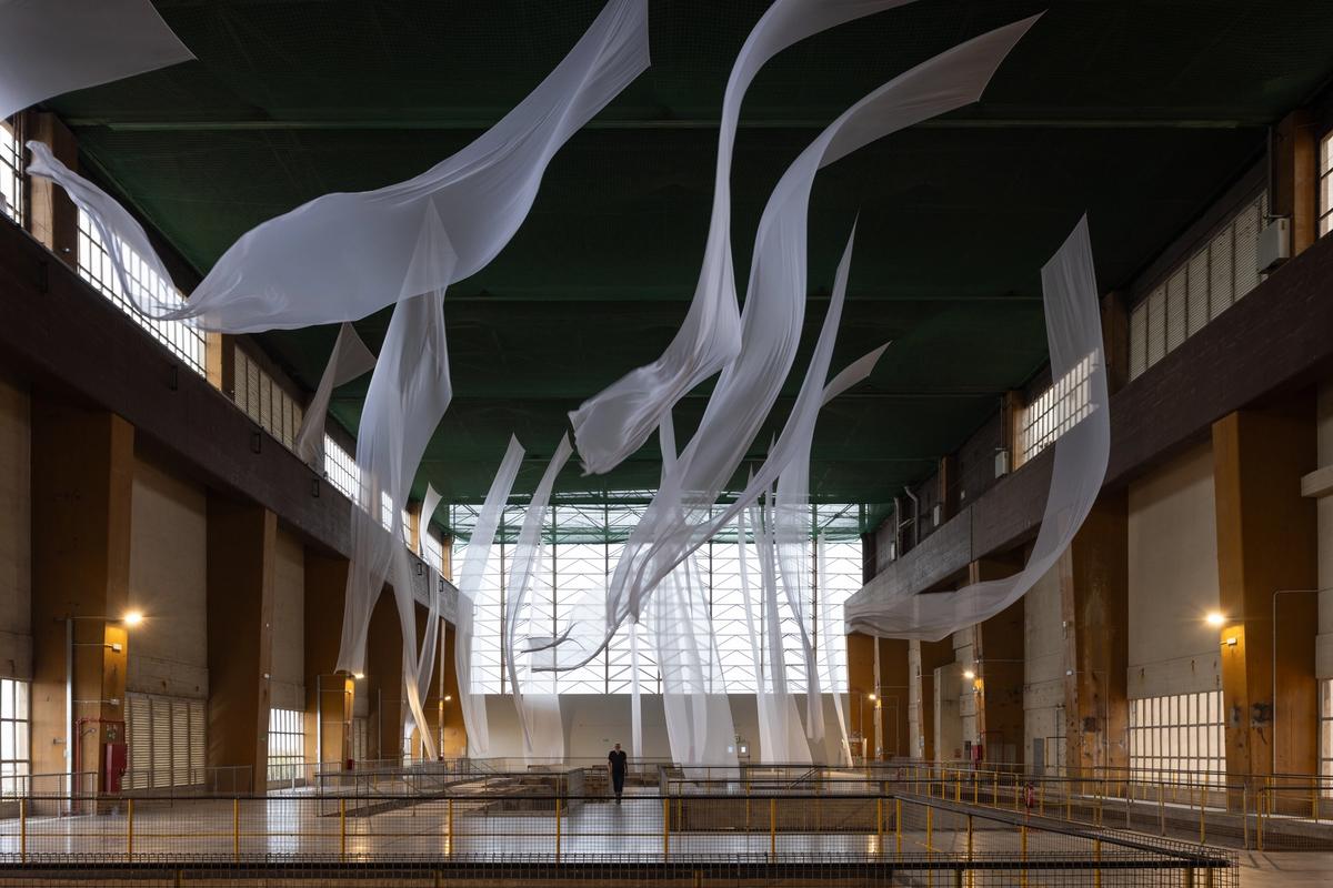 Raza's installation brings a sense of calm to Manifesta 15's premier venue, The Three Chimneys
Prehension, 2024 © Asad Raza. Photo © Manifesta 15 Barcelona Metropolitana/IvanErofeev