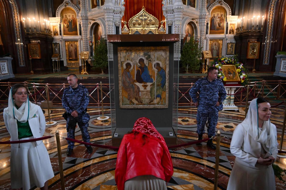Andrei Rublev's 600-year-old Trinity icon is being exhibited at the Christ the Saviour Cathedral in Moscow before returning to the historic Trinity Lavra of St Sergius near Moscow Photo: Natalia Kolesnikova/AFP
