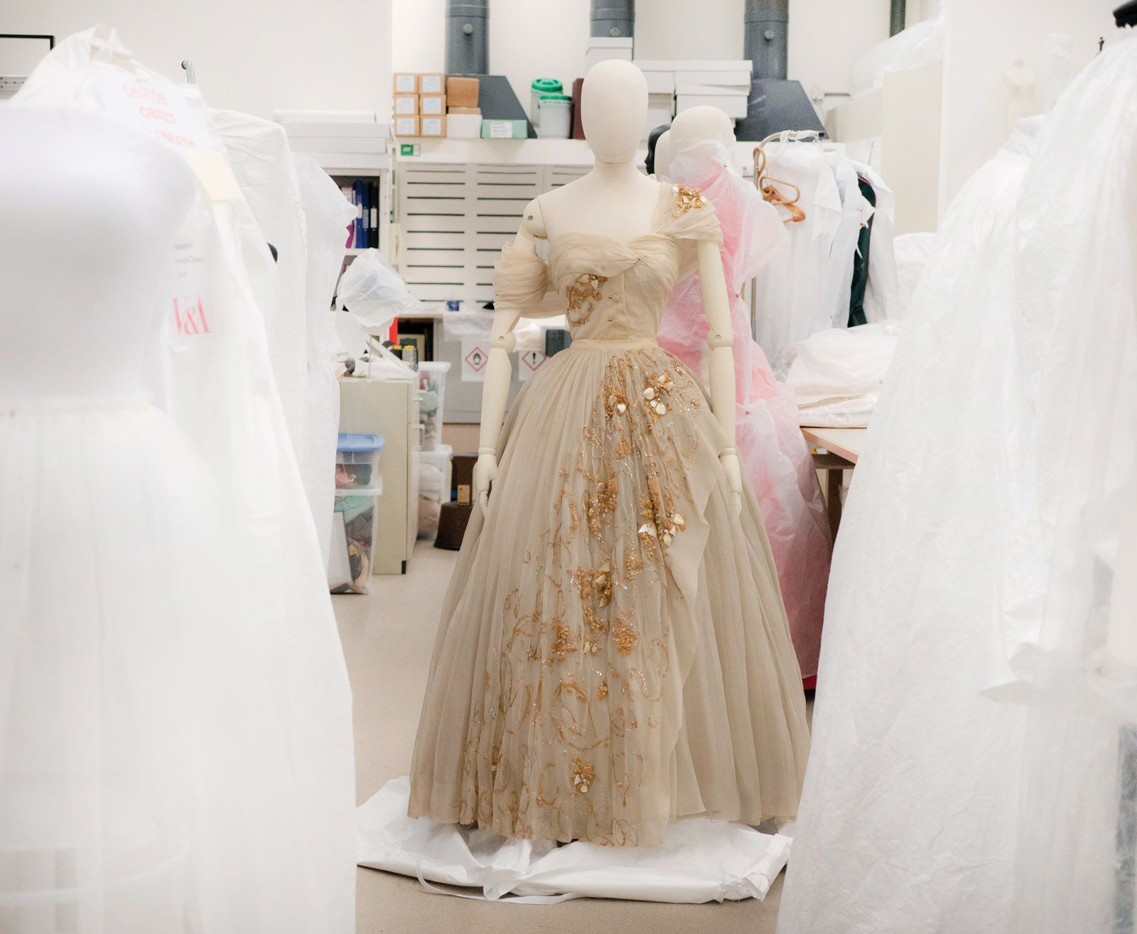 Pure Michigan' is the new look for bridal gowns, veils