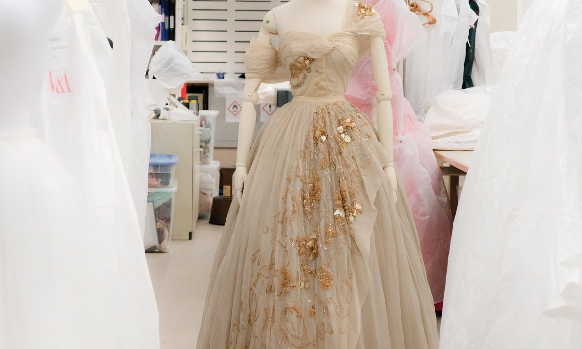 Princess Margaret's delicate Dior dress conserved for Victoria and Albert Museum show - The Art Newspaper - International art news and events Princess Margaret's delicate Dior dress conserved for Victoria and Albert Museum show - The Art Newspaper - International art news and events