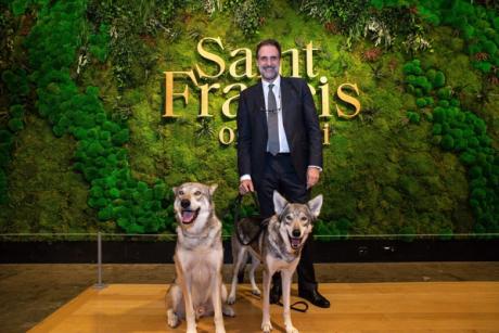  Poses with wolves—guests team up with Game  of Thrones canine stars at National Gallery launch 
