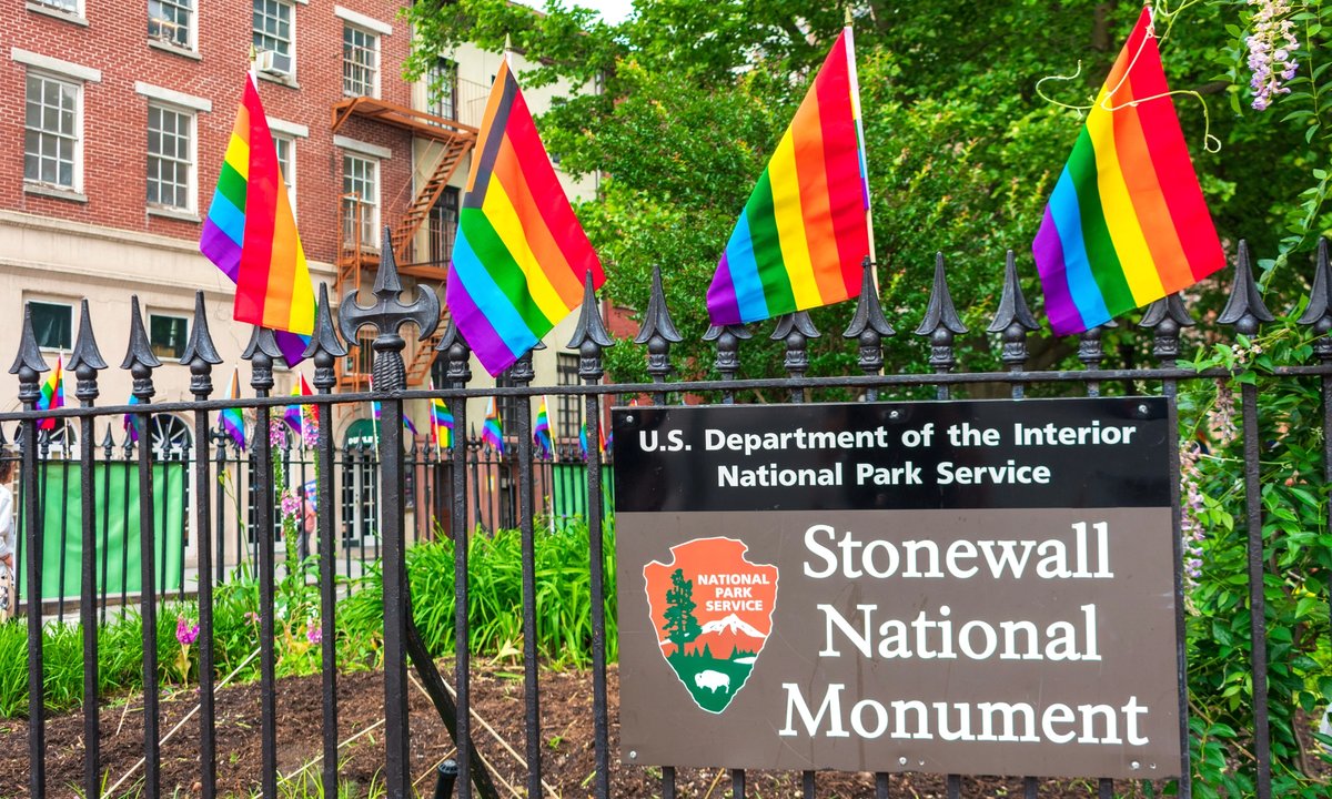 The US struggles with history, Stephen Friedman Gallery closes, Tudor Heart pendant acquired by the British Museum-podcast