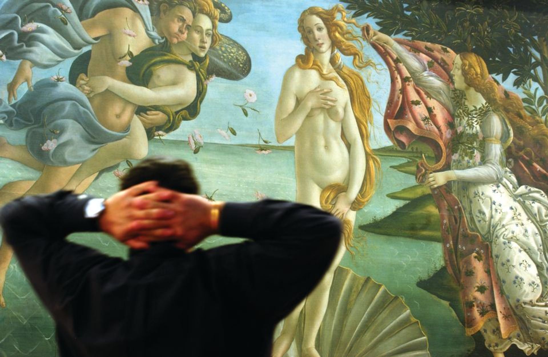 Admiring Botticelli's The Birth of Venus © Franco Origlia/Getty Images