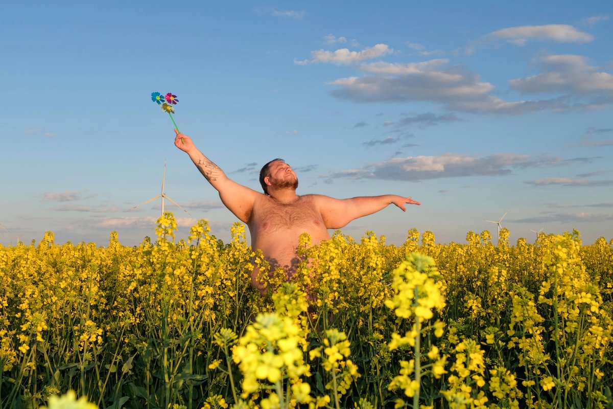 Symbol of resistance: a photograph from Artem Humilevskiy's Giant series (2020-21)