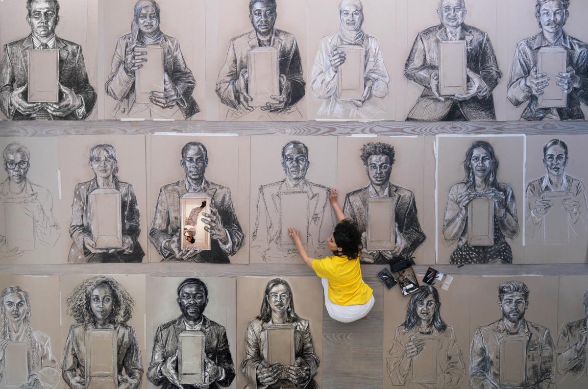 Devlin’s large-scale chalk and charcoal portraits depict Londoners who have “experienced forced displacement from their homelands”

Daniel Devlin 


