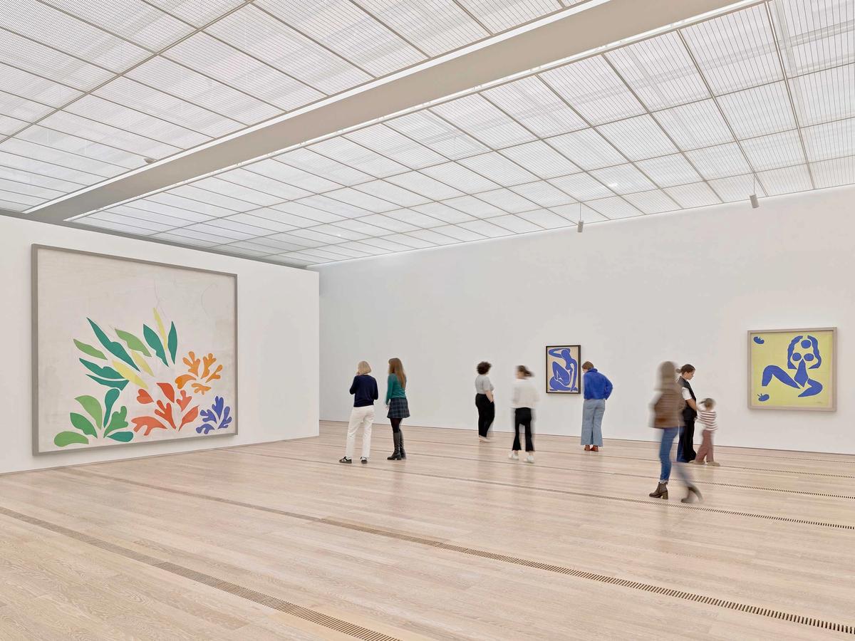 The Fondation Beyeler show concludes with Henri Matisse's celebrated cut-outs, created towards the end of his life, when in poor health. From left: Acanthuses (1953), Blue Nude I (1952), and Blue Nude, the Frog (1952)
Photo: Mark Niedermann; © Succession H. Matisse/ProLitteris, Zurich