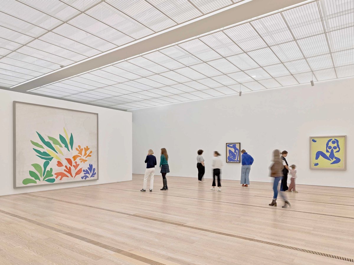 The Fondation Beyeler show concludes with Henri Matisse's celebrated cut-outs, created towards the end of his life, when in poor health. From left: Acanthuses (1953), Blue Nude I (1952), and Blue Nude, the Frog (1952)
Photo: Mark Niedermann; © Succession H. Matisse/ProLitteris, Zurich