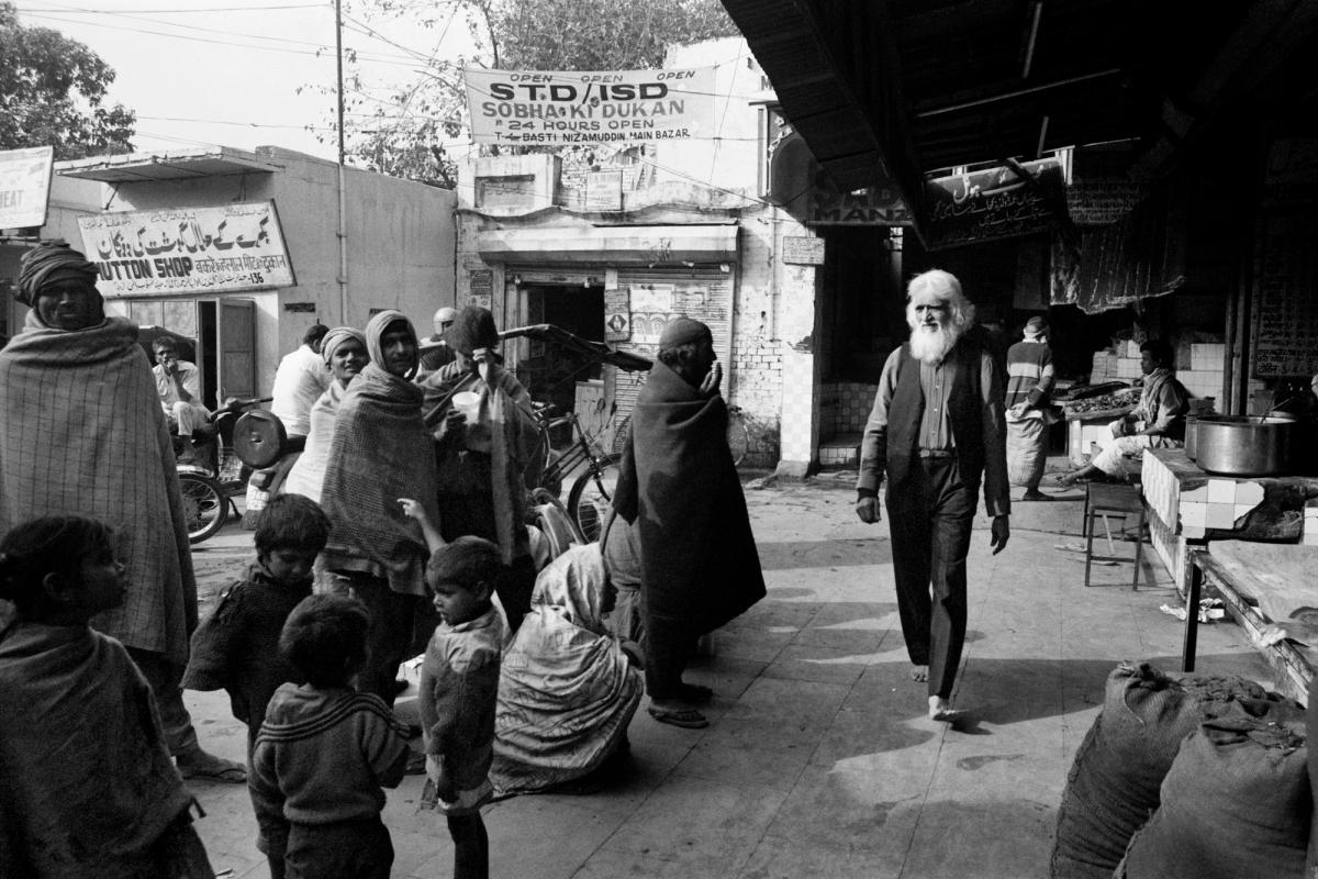 M.F. Husain walking the lane at Nizamuddin Dargah, New Delhi in 1995. The late artist has a show in Venice organised by the Kiran Nadar Museum of Art Image: courtesy of Parthiv Shah
