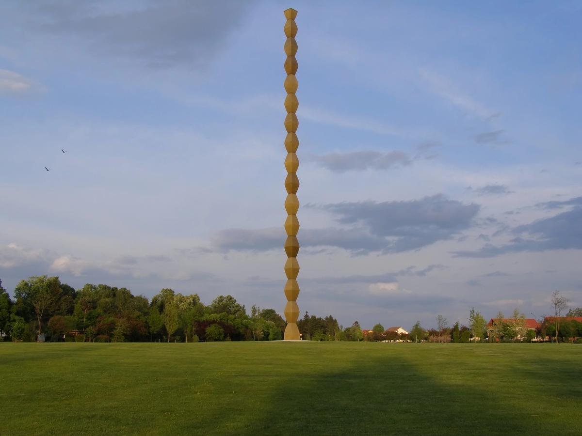 Brancusi's Endless Column in Târgu Jiu, Romania 