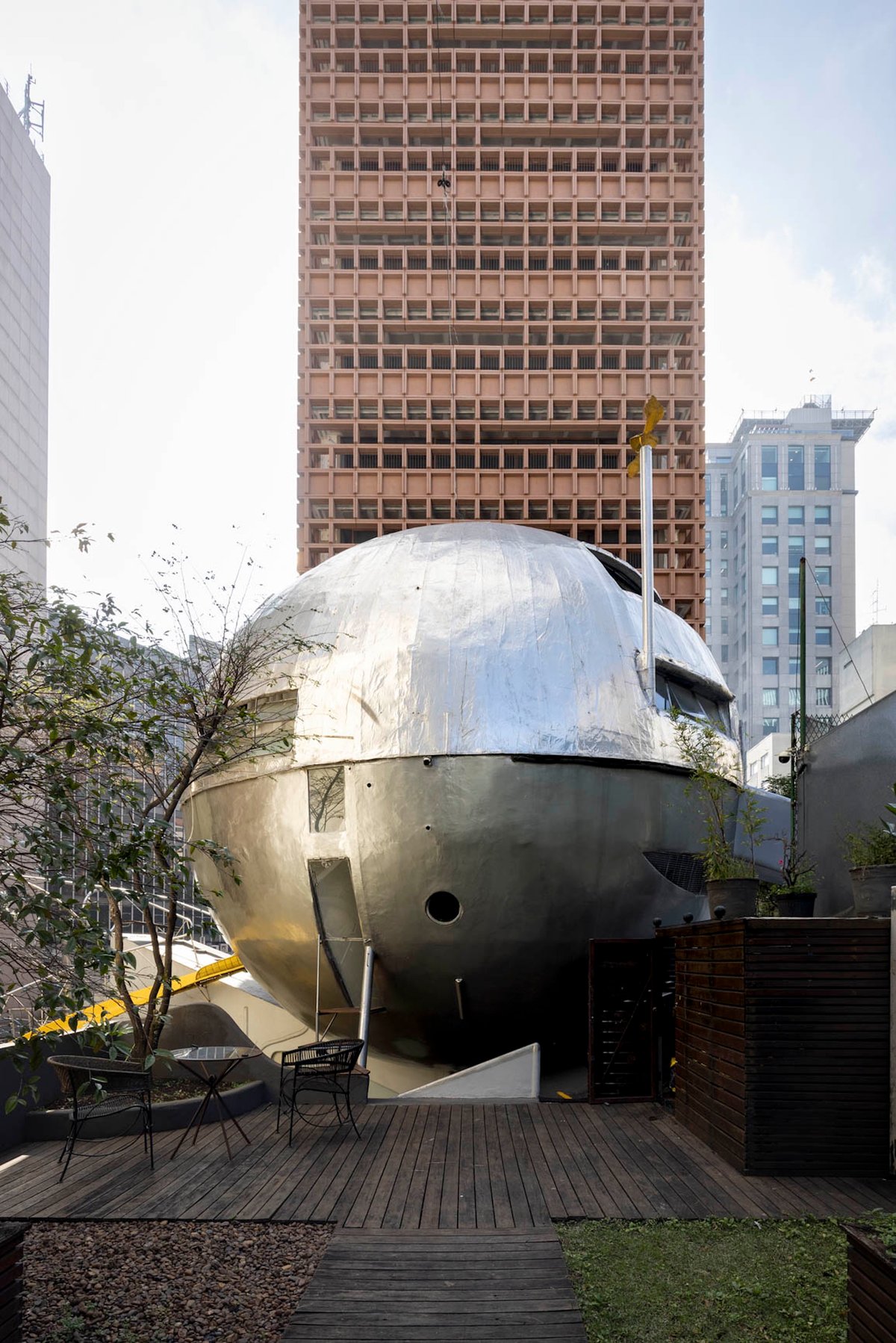 Casa Bola in São Paulo by Eduardo Longo Photo: Ruy Teixeira