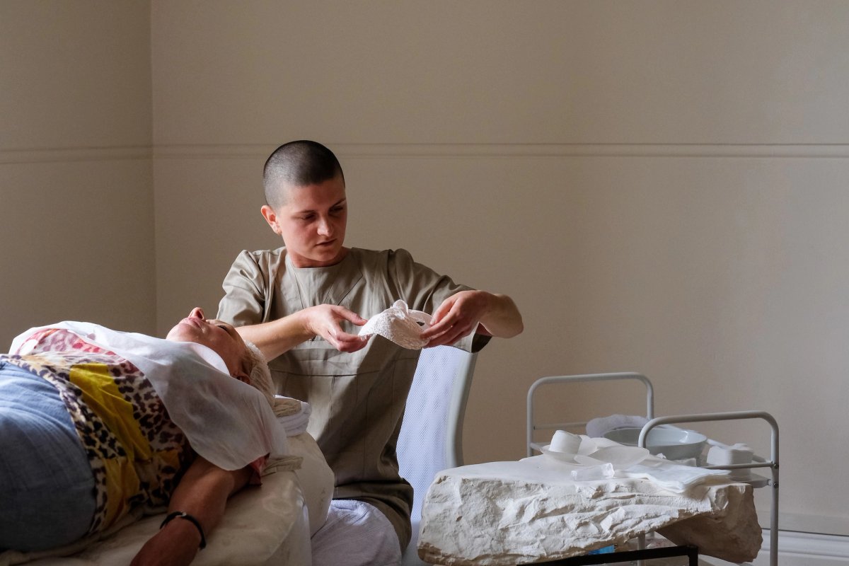 Experiencing the Sculptural Signature Facial performance-treatment at Taus Makhacheva's ASMR Spa in Liverpool Mark McNulty