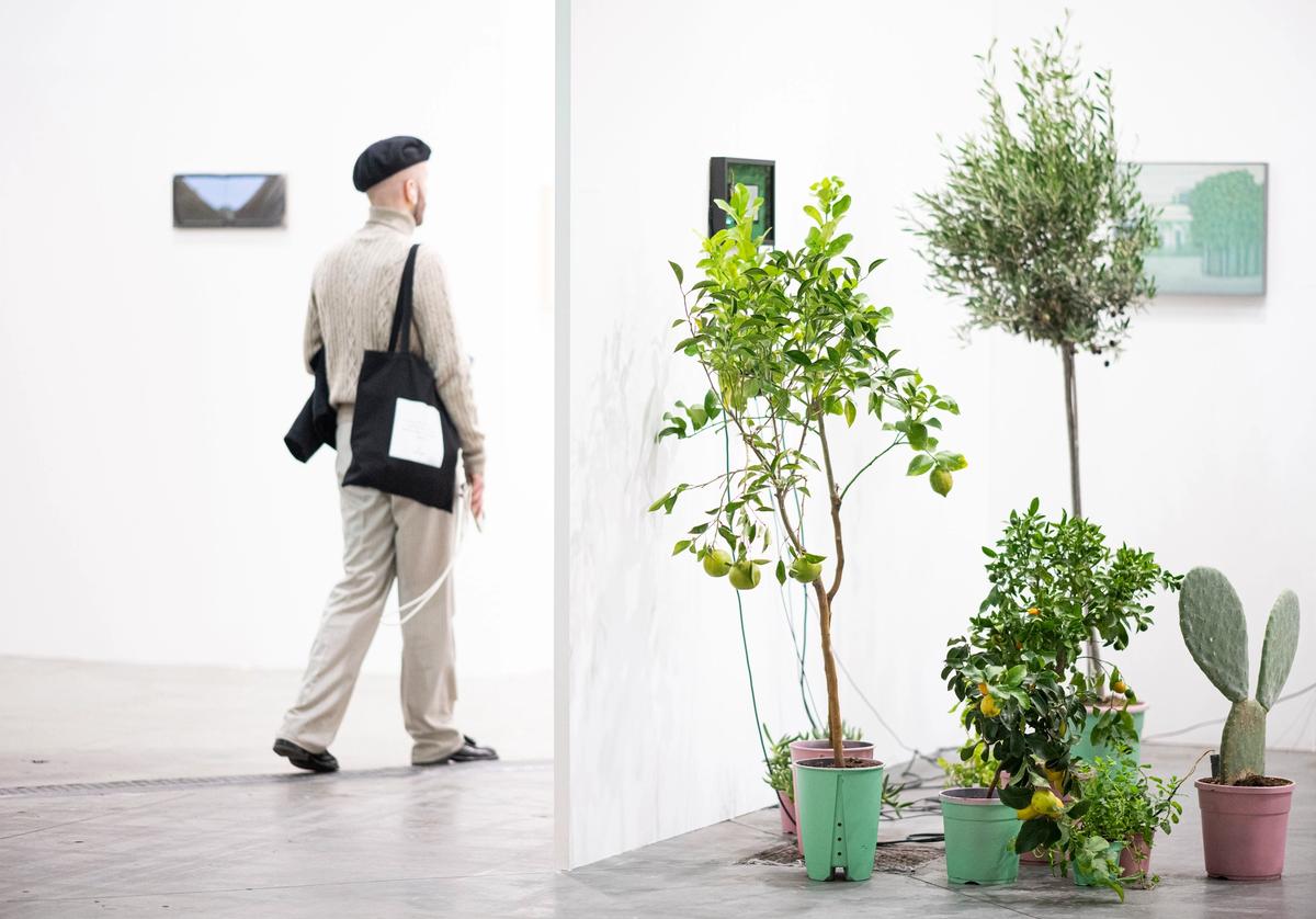 A visitor at the 30th edition of Artissima
© Perottino-Piva-Peirone / Artissima 2023