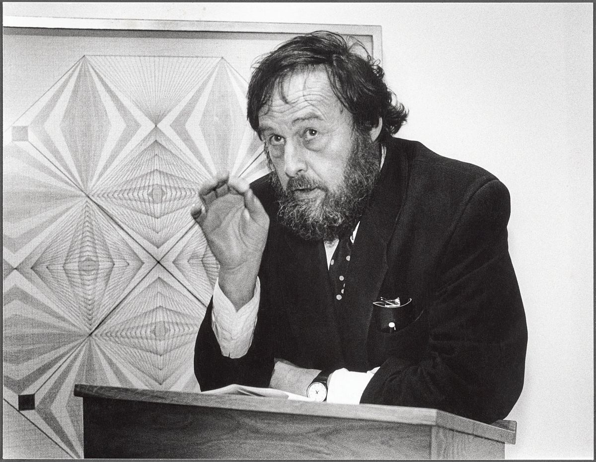 Harald Szeemann lectures in front of Werk Nr. 003 by Emma Kunz (1892-1963) Anton C. Meier; The Getty Research Institute, 2011. M.30. Artwork courtesy Emma Kunz Zentrum