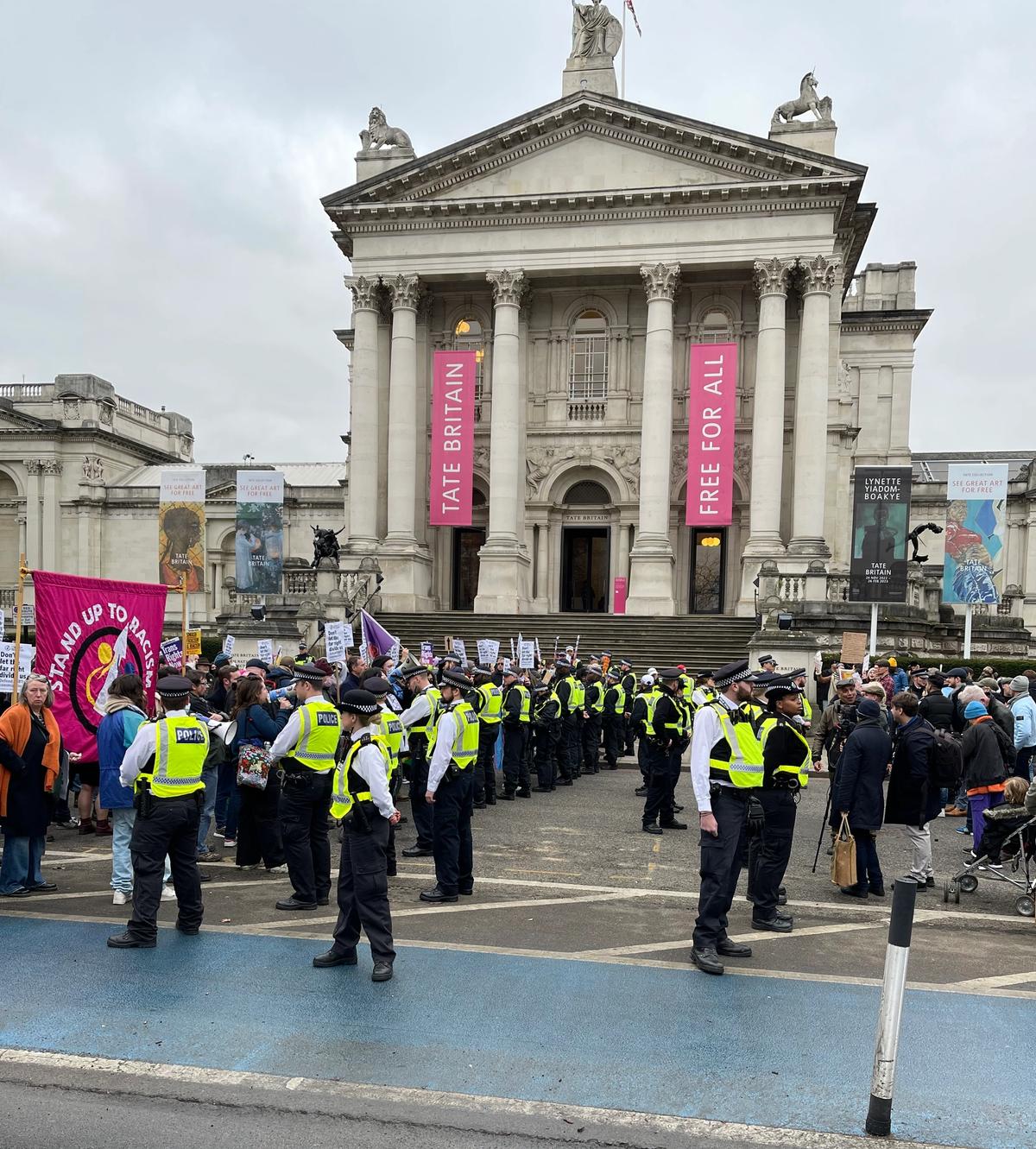 Police-formed corridor between trans and equality rights protestors and right wing demonstrators outside of Tate Britain

Photo: Gareth Harris